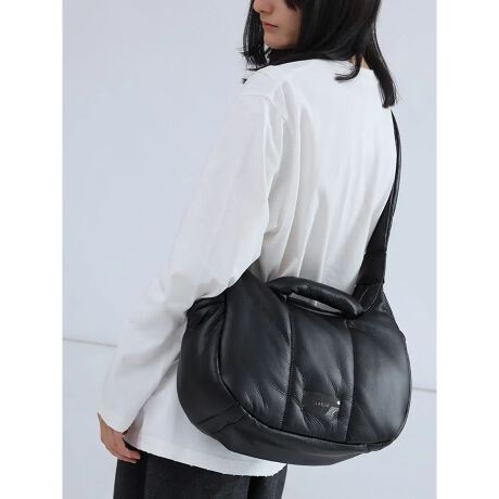 [^ԁF005103595]pfbĥ悤ȂӂƂ̊̒ɁALUSUD炵[hGbZX߂V_[obOBRpNgȃfUCȂAobOOɕ̃|PbgƍL}`Ŏ[͂BA5TCY܂ł̂oKi炭炭^тł܂B܂AV_[xg̈ꕔɂ{̂Ɠptfނgp邱ƂŁAւ̕SyB|͂ANXX^Cւ̃AW\łB30cm͈̔͂Œ߂ł̂ŁAgg̕܂ŕLA悢oXłgACełBBe摜́A̓₨g̃j^[ݒȀƖɂۂ̏iƐFقȂꍇ܂BΉTCY@@@AirPodsFX}z(14~7cm)Fz FPET{g 500mlFA5 蒠FA4 t@CF~m[gPC 15inchF~icmj:22i㕔/j:33/29}`:10:20V_[xg:69~95d{:440ge:6L