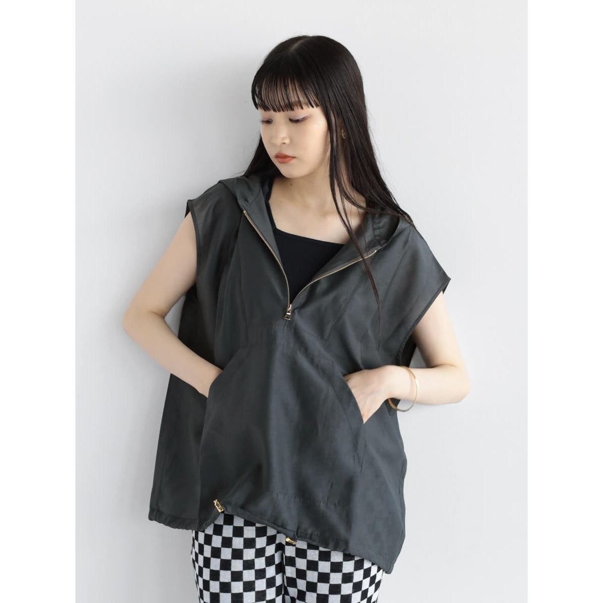 【新品】louren volume ruffle vest チャコールグレー 新品】louren volume ruffle vest チャコールグレー