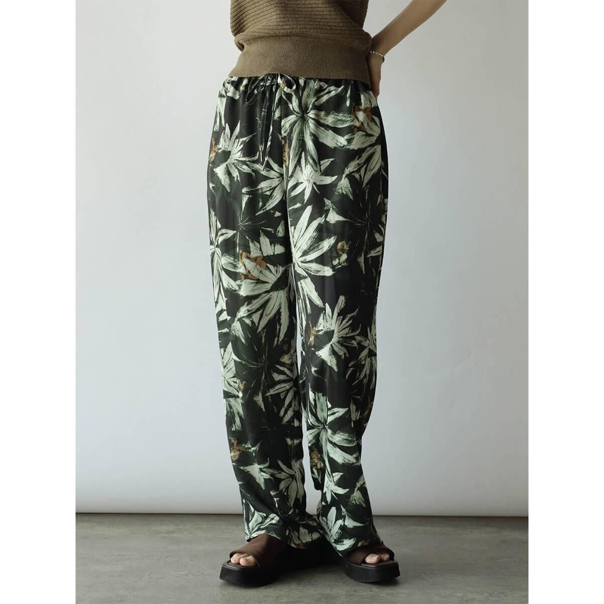ヤマダヤ　Ample グリーン　ワイドパンツ シアーワイドパンツ - MEDOC original - CLOVE｜YAMADAYA STORE