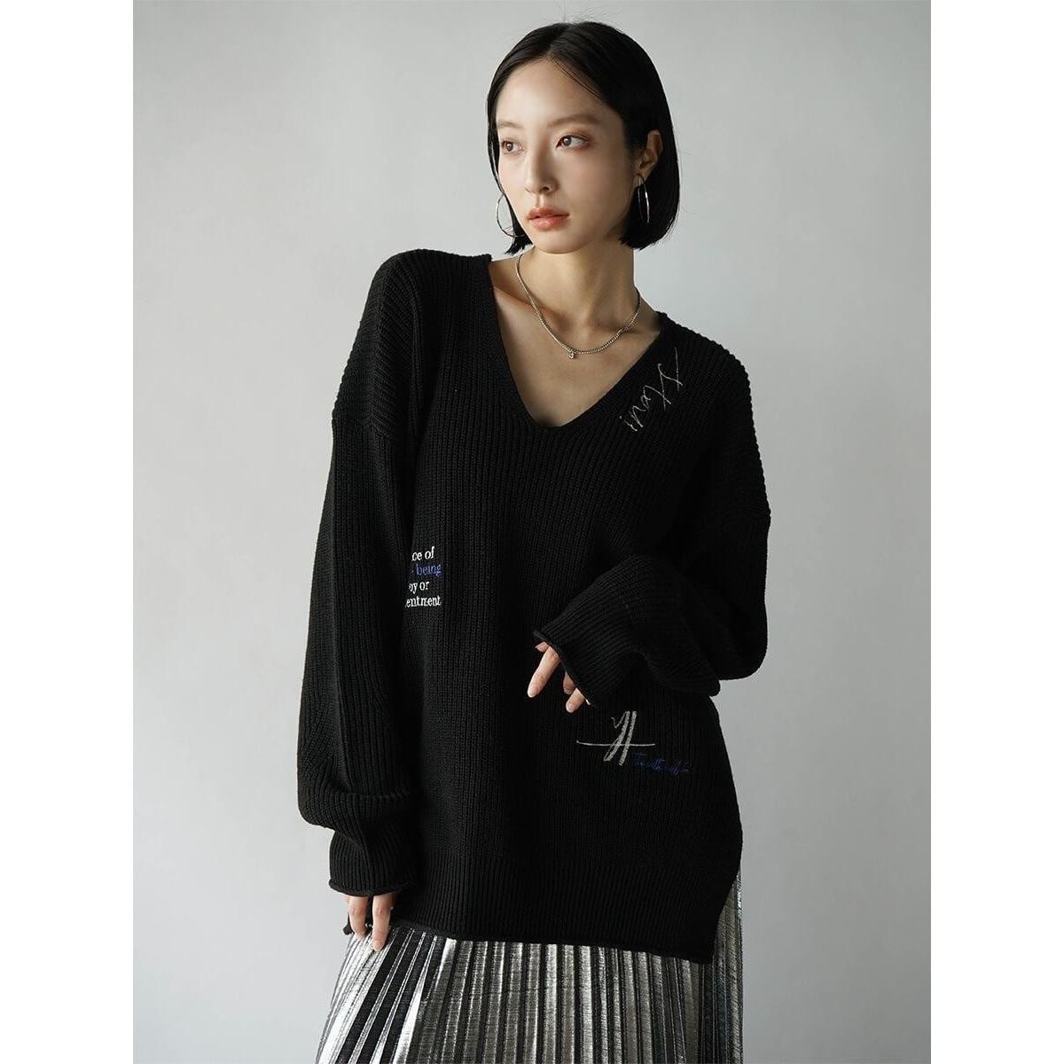 ロゴ刺繍Vネックニット | ラディエイト(RADIATE) | マルイウェブチャネル