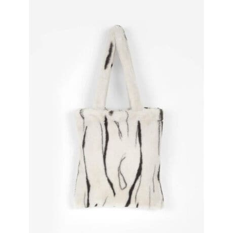 [^ԁF015119338]ƂA\tgȔG肪͂̃t@[gpc^̃g[gobOBjAX^b`ȃfUC[hȕ͋Co܂B}OlbgdlŊJ߂₷AA4TCY̏ނ15C`̃m[g^PC܂Ŏ[\BfC[ɗ܂炸Aʋ΂ʊwɂg܂B肪߂̂Ȃ̂ŁAAE^[̃jbg̏ォ̎₷BV[Y[h߂ALX^COɊYĂC`IṼACełBBe摜́A̓₨g̃j^[ݒȀƖɂۂ̏iƐFقȂꍇ܂BΉTCY@@@AirPodsFX}z(14~7cm)Fz FPET{g 500mlFA5 蒠FA4 t@CFm[gPC 15inchF:42.5:38:2.5:69{:310ge:4L