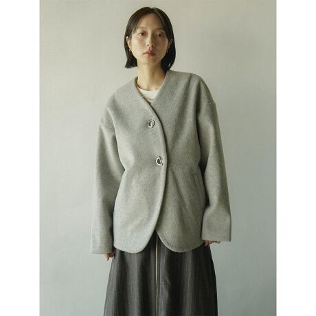 [^ԁF013119351]傫߂̃}e{^|Cĝǂgȕ͋CꒅB𗎂ƂVGbgm[J[fUC͏炵͋CoĂ܂BG̗ǂ_炩nŒSnQByɉHDƂCƒ悢䊴łǂȃ{gXƂǂ̂ŃR[fBl[g̕LĂ܂B fF165cmBe摜́A̓₨g̃j^[ݒȀƖɂۂ̏iƐFقȂꍇ܂BԎɋ߂F͐n摜ł܂B9icmj:69:57A[z[:61:51:82.5g:60digj:950