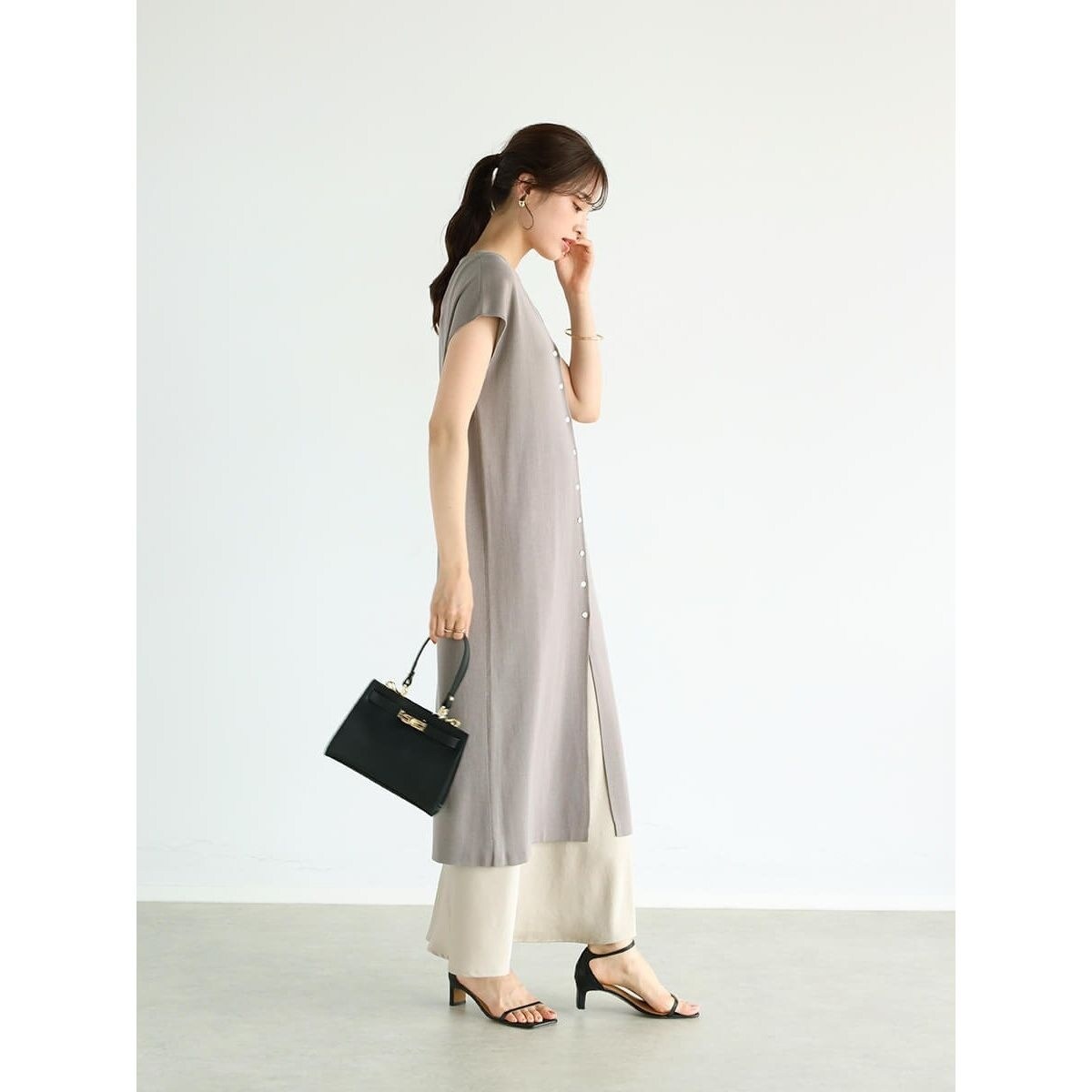 フロントボタンニットワンピース フロントボタンニットワンピース｜オフィスカジュアル