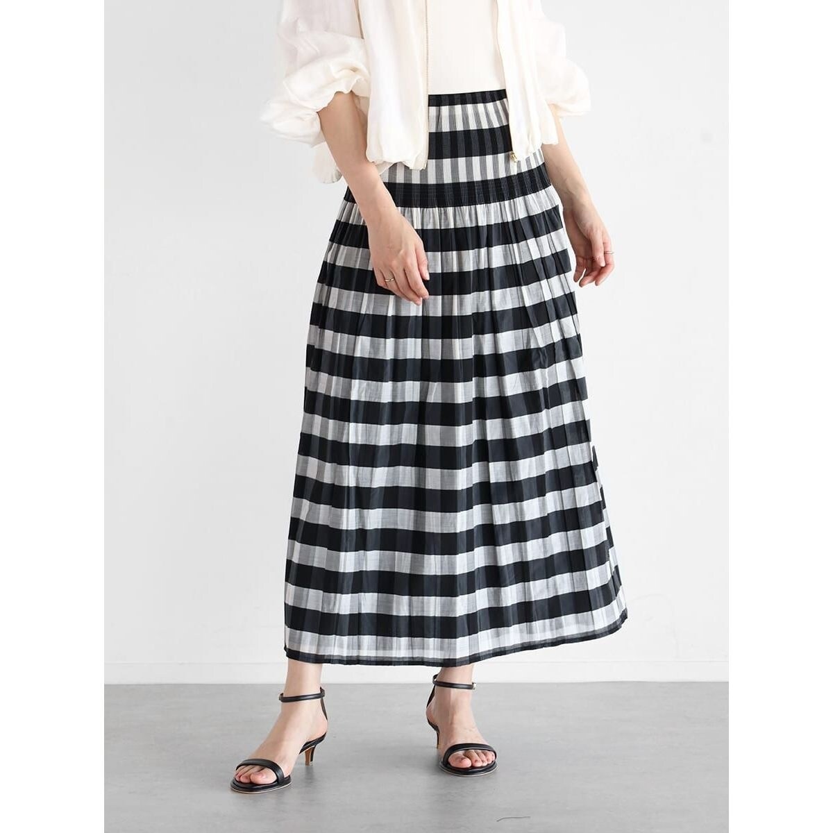 フロッキードットオーガンジーティアードスカート | ヴァン(Vin