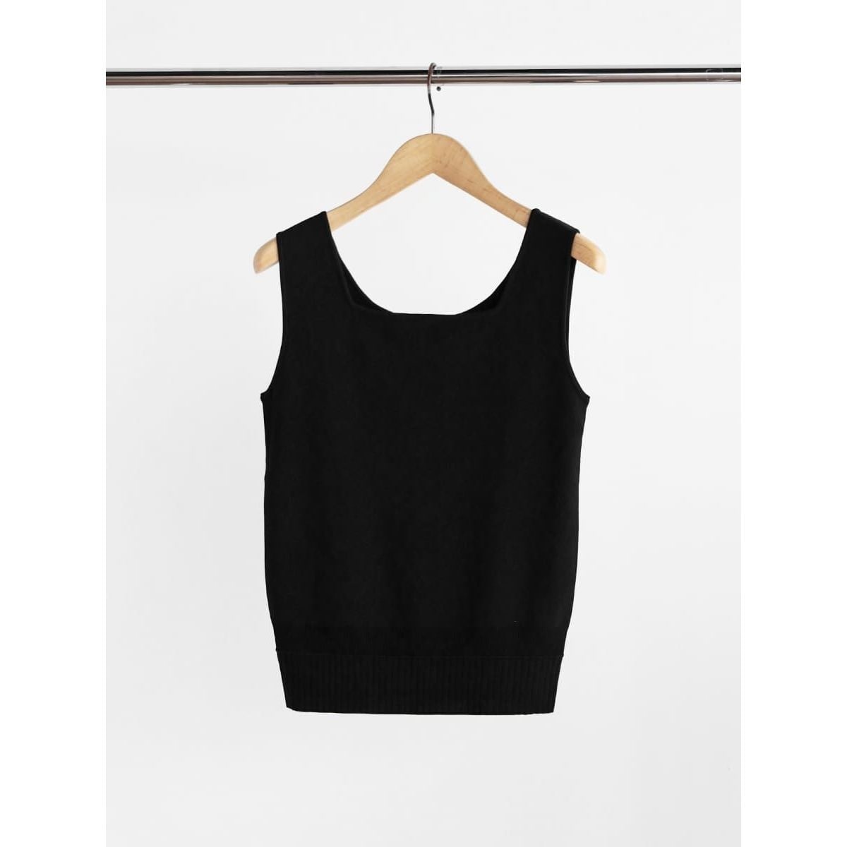 スクエアネックサテンタンクトップ | ヴァン(Vin) | マルイウェブチャネル