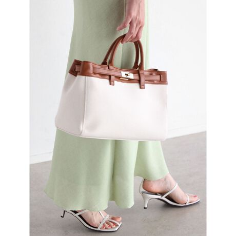 [^ԁF085123455]V[YXɊ􂵂ĂxebhobOBt̃ACRjbNȃ`[ڂ䂫܂B`[̓JirŎO\Ȃ̂ŁA莝̃obÕAWɂBA5TCŶ̂܂łTCYŁAt̃V_[xgŃNXX^Cy݂܂BobO{̂̋߂ƃGRU[Ƃ̃Rrl[VŁAJWAɊ߂邱Ƃ̂ȂAIIt킸ɎgACełBBe摜́A̓₨g̃j^[ݒȀƖɂۂ̏iƐFقȂꍇ܂BΉTCY@@@AirPodsFX}z(14~7cm)Fz FPET{g 500mlFA5 蒠FA4 t@CF~m[gPC 15inchF~m{́n:22:31.5}`:13:27V_[xg:91`107mt|[`n傫:6~9}`:2mdn{:526gV_[xg:84gt|[`:44ge:9L