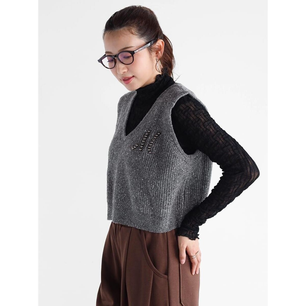 ビーズ刺繍ロゴVネックニットベスト | ヴァン(Vin) | マルイウェブチャネル