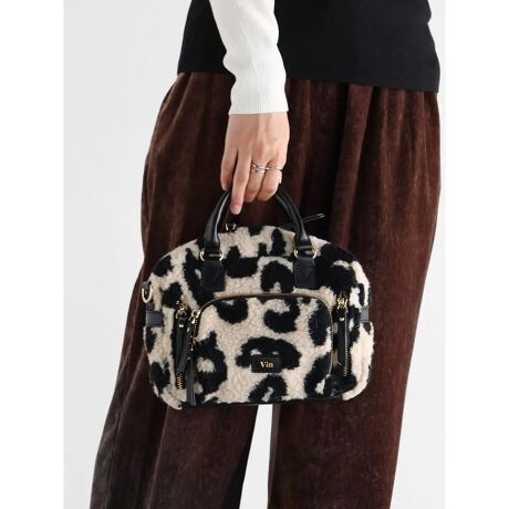 [^ԁF085124249]Ip[hڂ䂭Aӂӂ_炩ȃ{Afނgp~j{XgobOBXNGA^̃RƂVGbg|CgBU[Ő؂ւꂽnhV_[xgAo܂BRpNgȂȂAƂ}`ƓÕ|Pbg[BX}z璷zA~jm[g܂ł]TœTCYłB̃X^COɃvX邾ŁAANZgɂȂ钍ڂ̃ACeł Be摜́A̓₨g̃j^[ݒȀƖɂۂ̏iƐFقȂꍇ܂BΉTCY@@@AirPodsFX}z(14~7cm)Fz FPET{g 500mlFA5 蒠FA4 t@CF~m[gPC 15inchF~:19.5:28}`:9:23.5V_[xg:99`116.5{:410gV_[xg:70ge:5L