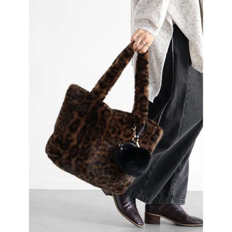 [^ԁF085124324]ӂӂƂt@[ɂꂽIp[hfg[gobOBVvȃfUCȂAA4TCY܂ł̕KiƎ[łṕBĉ|GXe̖ʂƂ̃o[Vuł̂gp\łB2̈قȂ\g[gobOH~̑ɓ邾ŁAX^CŜNXAbvĂꂻB肪߂̂Ȃ̂ŁAAE^[̃jbg̏ォ̎₷Q̃ACełBV[Y͂(085124323)Be摜́A̓₨g̃j^[ݒȀƖɂۂ̏iƐFقȂꍇ܂BΉTCY@@@AirPodsFX}z(14~7cm)Fz FPET{g 500mlFA5 蒠FA4 t@CFm[gPC 15inchF~:24(/):36/29.5}`:8:59傫(a):9.5傫(a):12{:435g`[:89ge:9L