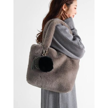 [^ԁF085124323]ӂӂƂt@[AH~̃R[fBl[gɉfg[gobOBƁAVvȃfUCȂAA4TCY܂ł̕KiƎ[łṕBĉ|GXe̖ʂƂ̃o[Vuł̂gp\łBقȂ2̕\g[gobO𕁒ȋɓ邾ŁAX^CŜNXAbvĂꂻB肪߂̂Ȃ̂ŁAAE^[̃jbg̏ォ̎₷Q̃ACełBV[Y͂(085124324)Be摜́A̓₨g̃j^[ݒȀƖɂۂ̏iƐFقȂꍇ܂BΉTCY@@@AirPodsFX}z(14~7cm)Fz FPET{g 500mlFA5 蒠FA4 t@CFm[gPC 15inchF~:24(/):36/29.5}`:8:59傫(a):9.5傫(a):12{:435g`[:89ge:9L