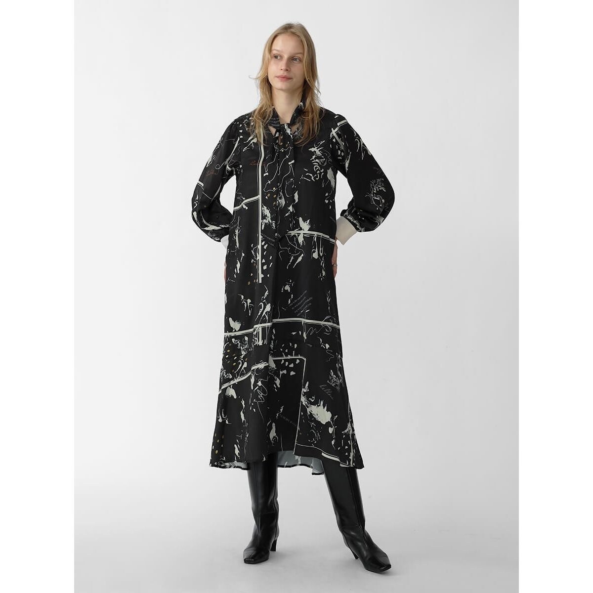 ロゴフラワープリントボウタイワンピース｜グレースコンチネンタルの