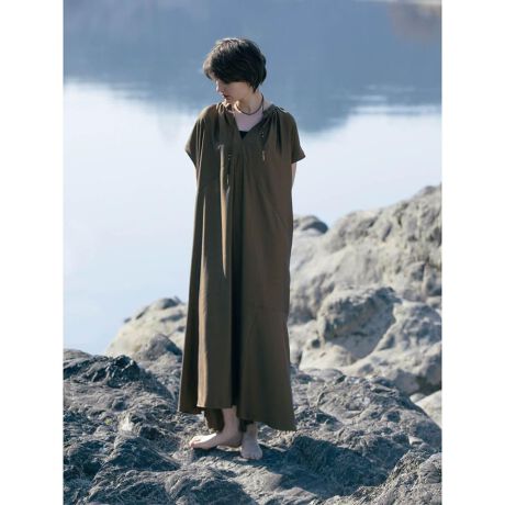 [^ԁF114118141]fރJWAɂȂ肷悢AVL[^b`łǂBe[ŴLv~ |GXefށBLv̓łzEłƔ̗ǂSnłBfUC_炩ȃh[v͂̃m[X[us[XB񌳂̓fReCAwʂɂ͂ՂƊ񂹂MU[i`ȗ̊ƗDȃVGbgo܂BтɂȂтh[vCȈۂvXA1ŃT}ɂȂĂ̂łX^Cɂ߂̈iłBBrand ConceptAga / A[K㎿Ȑnɂ萶n`ie[}ɔėp̍ACeWJBubNCAga BlackA{̐nYn[J[Ǝg񂾃nCNXCaga{WJB  Aga 2025 SEASON COLLECTIONfF170cmBe摜́A̓₨g̃j^[ݒȀƖɂۂ̏iƐFقȂꍇ܂BԎɋ߂F͐n摜ł܂B9icmj:128:35g:75