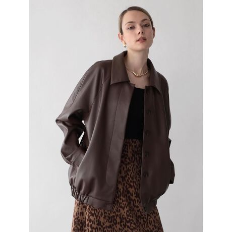 [^ԁF113118005]fރAU[̂悤ȏdČAyď_炩ȃU[^b`ȑfނgpB}bgȎAga炵l[hȕ͋C܂BfUCƃI[o[ȃTCYŃghȂAfނƃfUC̓~j}Ɏdグu]B䗃{^Ƌ݂JWA}A[hȃX^CɂBJbg\[̃jbg܂ŏd˂̂ŁAOV[Yŏd󂵂܂BZȂ▭Ȓ䂪A{gI΂LX^COɃ}b`܂BBrand ConceptAga / A[K㎿Ȑnɂ萶n`ie[}ɔėp̍ACeWJBubNCAga BlackA{̐nYn[J[Ǝg񂾃nCNXCaga{WJBfF170cmBe摜́A̓₨g̃j^[ݒȀƖɂۂ̏iƐFقȂꍇ܂BԎɋ߂F͐n摜ł܂B 9icmj:68:85.5g:61dij:890