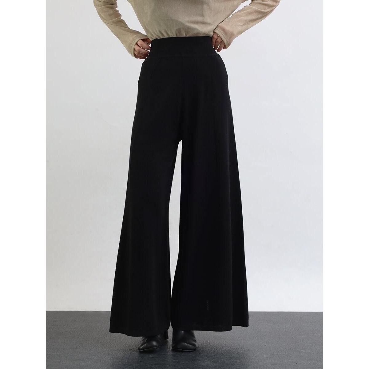 センタープレススリットパンツ | アーガ(Aga) | マルイウェブチャネル