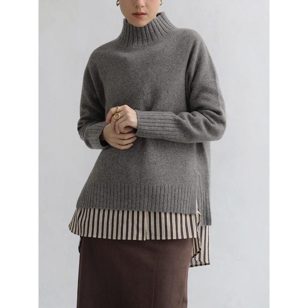 圧縮ウールフロントスリットクルーネックニット | アーガ(Aga