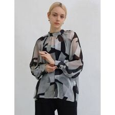 幾何柄プリントシフォンブラウス