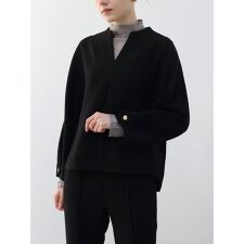 袖ボタンキーネックブラウス