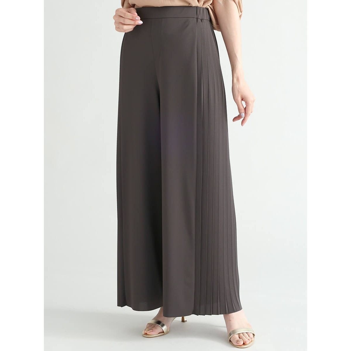 サイドプリーツパンツ | フェンネル(FENNEL) | マルイウェブチャネル