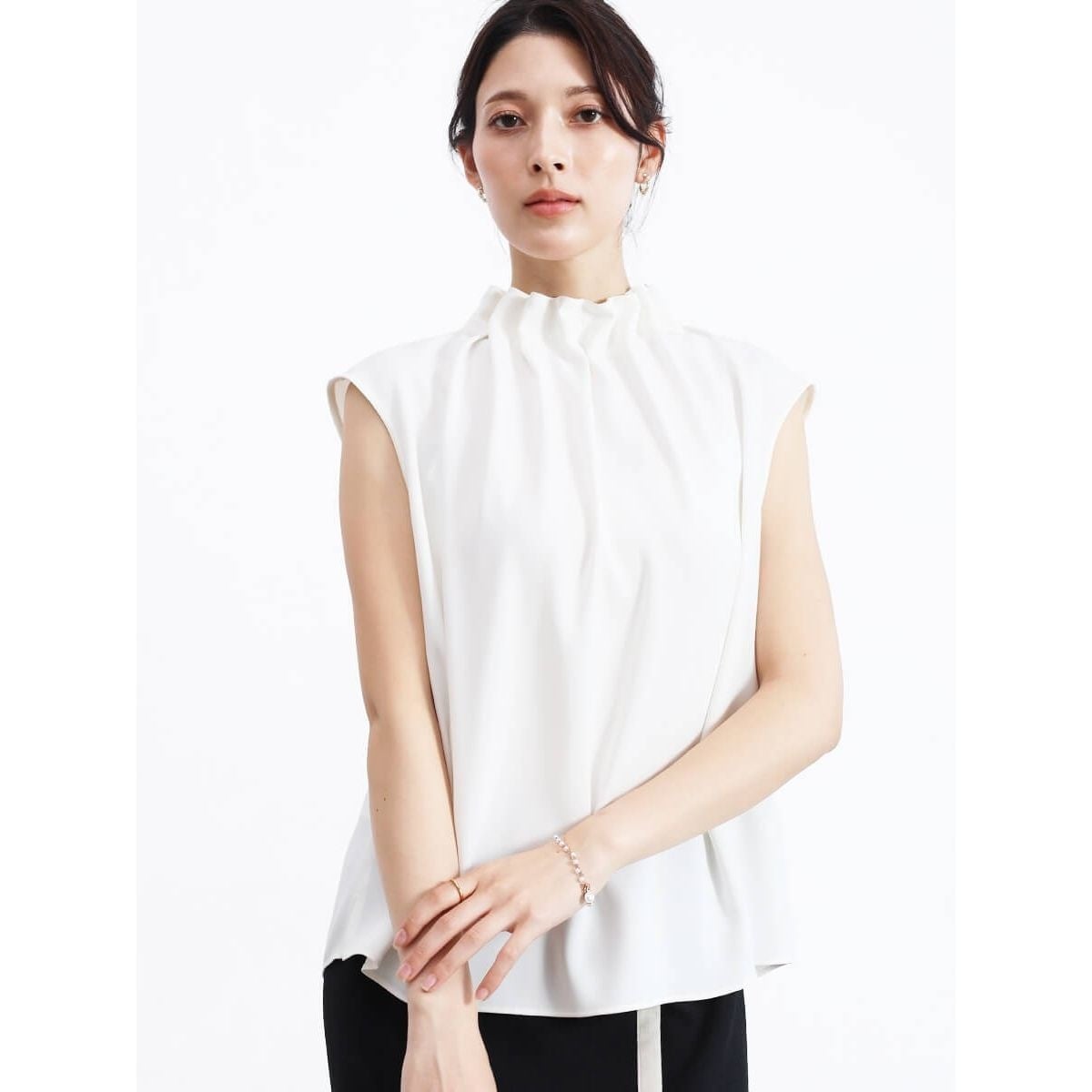 ギャザーネックブラウス(ivory、black) | フェンネル(FENNEL) | マルイ