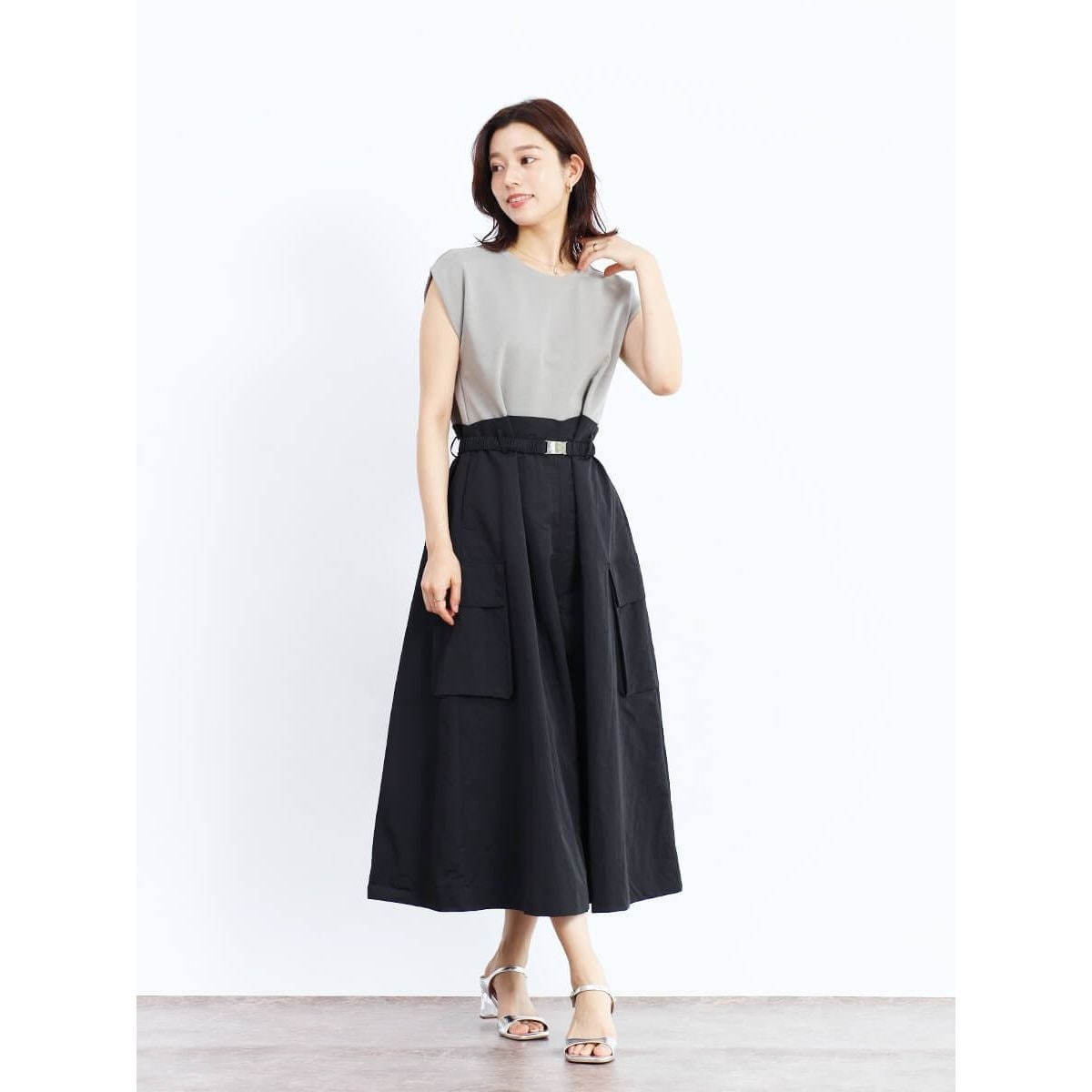 まる様【美品】FENNEL バイカラーバックリボンワンピースチャコールグレー9号 美品】FENNEL バイカラーバックリボンワンピース