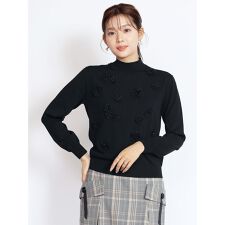 立体フラワーモチーフロングスリーブニット