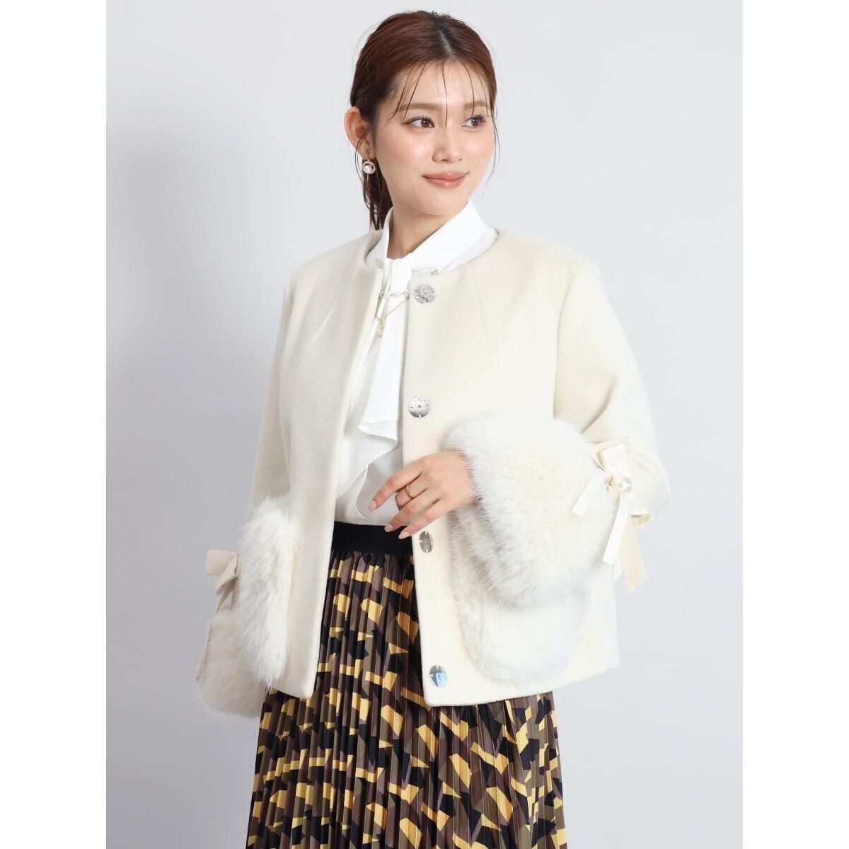 リボン袖ファーアクセントショートコート | フェンネル(FENNEL