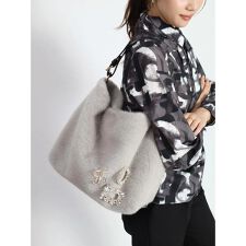 フェンネル(FENNEL)のビジューブローチ付きフェイクファートートバッグ