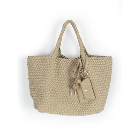 [^ԁF155118934]n҂ݍ񂾃fUCڂ䂭Cg`[gg[gobOB̃|GXegpiȕ͋CAN̑݊܂Bm[g^PCۂeʂ̖{̂ɂ́AF̃CobOtBX}z⌮Ȃǂׂ̍ȃACeƎoƂł܂BCobOɂ́AV_[`F[tĂA~j|VFbgƂĂ̎gpBt̃`[ÃobO₨莝̃X}zɂtւAWł̂͊|CgłBJWArWlXA1x̗s܂ŁALV[Ŋ􂷂ACełB Be摜́A̓₨g̃j^[ݒȀƖɂۂ̏iƐFقȂꍇ܂B ΉTCY@@@AirPodsFX}z(14~7cm)Fz FPET{g 500mlFA5 蒠FA4 t@CFm[gPC 15inchF{́icmj:28(/):53/33}`:20:42CobOicmj:17.5:22}`:4V_[`F[:102t|[`icmj傫:8~11`[icmj:19.5d{:770gCobO:212gV_[`F[:170gt|[`:62ge:24L