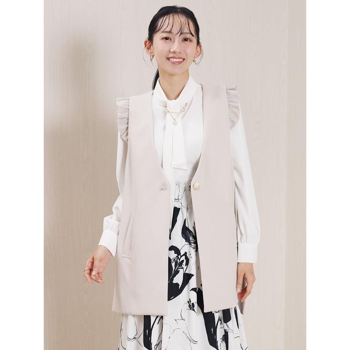 タグ付26,000円 FENNEL フェンネル フロントフリルジレ グレージュ フェンネル(FENNEL) レディース ベスト・ジレ の一覧 | マルイウェブ