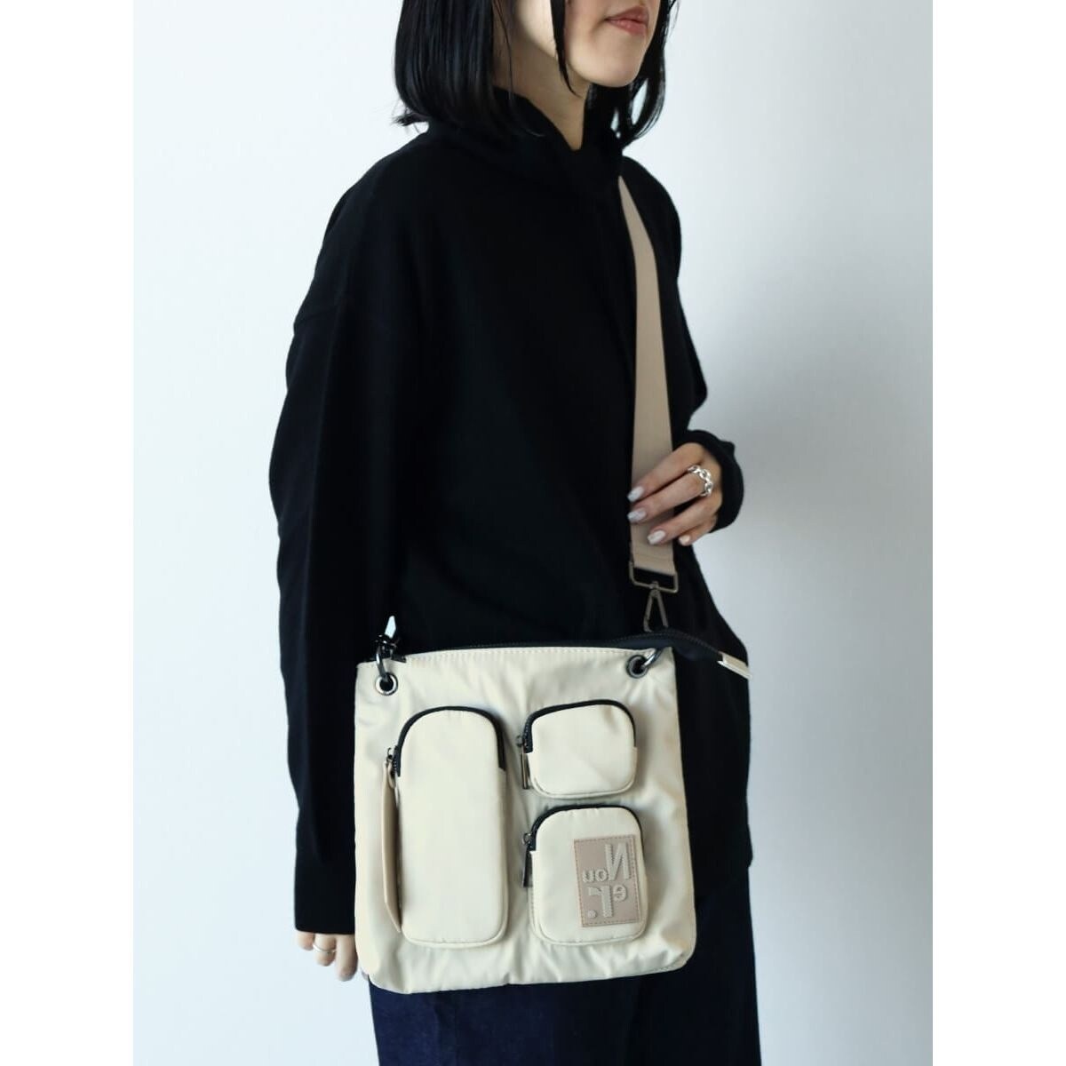【美品】nouer ポケットデザインマルチ3WAYリュック ショルダーバッグ黒 美品】nouer ポケットデザインマルチ3WAYリュック ショルダー