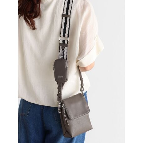 [^ԁF255100514]D]̃{gG{XSobOɐVoI{̂̓J[̃VvȂȂAʂ̃G{XS̃ANZgő݊̂fUCɁB2̃V_[xgC|[`A~j|[`́A[hX^COɍ킹ĎւO\Btȋgݍ킹ŃAW̕L̂|CgłBtbṽt@Xi[|Pbg܂ߎ[AICJ[hȂǂo|̕KvŏACe\ɓTCYBU[CNȎȂ̂ŁAǂȃX^COɂƂACełBBe摜́A̓₨g̃j^[ݒȀƖɂۂ̏iƐFقȂꍇ܂BΉTCYAirPodsFX}z(14~7cm)Fz F~PET{g 500mlF~A5 蒠F~A4 t@CF~m[gPC 15inchF~m{́n:18:12}`:5.5V_[xg():116~128V_[xg():85~130mC|[`n傫:11~9mt|[`n傫:10~6mdn{:163gV_[xg():67gV_[xg():130gC|[`:50gt|[`:35ge:1L