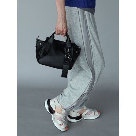 [^ԁF255100519]傫ȃV{̃}bgŏ_炩ȃtFCNU[gpobOBɕSɂt̃V_[xǵA[hוʂɉănhobOAV_[obOւƃAW\BobO3w\ŁAJMȂǂɎốA}OlbgzbNt̂|PbgցBzȂǂ̋MdíAt@Xi[|PbgɎeĂƁB܂AuNOUERvuh`[́A莝̃X}zP[X⑼̃obOɕtւĊył̂߂łBV[Y܂(255100507)Be摜́A̓₨g̃j^[ݒȀƖɂۂ̏iƐFقȂꍇ܂BΉTCYAirPodsFX}z(14~7cm)Fz FPET{g 500mlFA5 蒠F~A4 t@CF~m[gPC 15inchF~m{́n:18i㕔/j:29/22}`:12:20V_[xg:92`112`[傫iőj:14~3.5mdn{:349gV_[xg:123g`[:32ge:5.5L