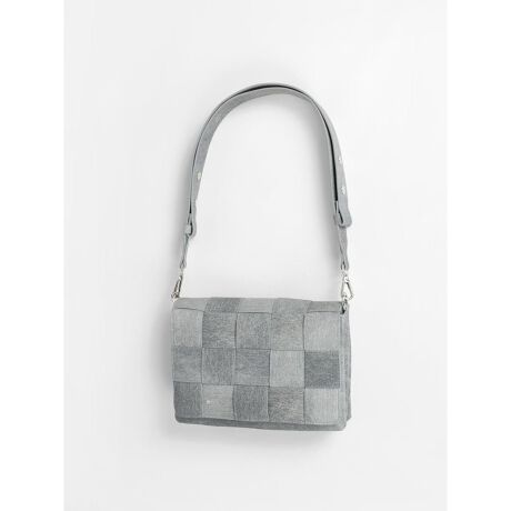 [^ԁF255100522]fj]ʂtbv̕҂ݍ݃fUC_ȃV_[obOBXNGAtH̃X^CbVȃVGbgȂAobN3w\Ŏ[͂QB}OlbgtbvŊJ傫AobO̕KviƎo܂BV_[xg̓nhV_[܂ŁA̓̃[hR[fɍ킹Ď̃AWy߂fUCɁBg̗ǂ傫ƃoXŁAX^CÕANZgƂȂACełBBe摜́A̓₨g̃j^[ݒȀƖɂۂ̏iƐFقȂꍇ܂BΉTCY@@@AirPodsFX}z(14~7cm)Fz FPET{g 500mlF~A5 蒠FA4 t@CF~m[gPC 15inchF~m{́n:16.5:24:6.5V_[xg:61`100mdn{:434gV_[xg:112ge:2.5L