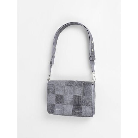 [^ԁF255100522]fj]ʂtbv̕҂ݍ݃fUC_ȃV_[obOBXNGAtH̃X^CbVȃVGbgȂAobN3w\Ŏ[͂QB}OlbgtbvŊJ傫AobO̕KviƎo܂BV_[xg̓nhV_[܂ŁA̓̃[hR[fɍ킹Ď̃AWy߂fUCɁBg̗ǂ傫ƃoXŁAX^CÕANZgƂȂACełBBe摜́A̓₨g̃j^[ݒȀƖɂۂ̏iƐFقȂꍇ܂BΉTCY@@@AirPodsFX}z(14~7cm)Fz FPET{g 500mlF~A5 蒠FA4 t@CF~m[gPC 15inchF~m{́n:16.5:24:6.5V_[xg:61`100mdn{:434gV_[xg:112ge:2.5L