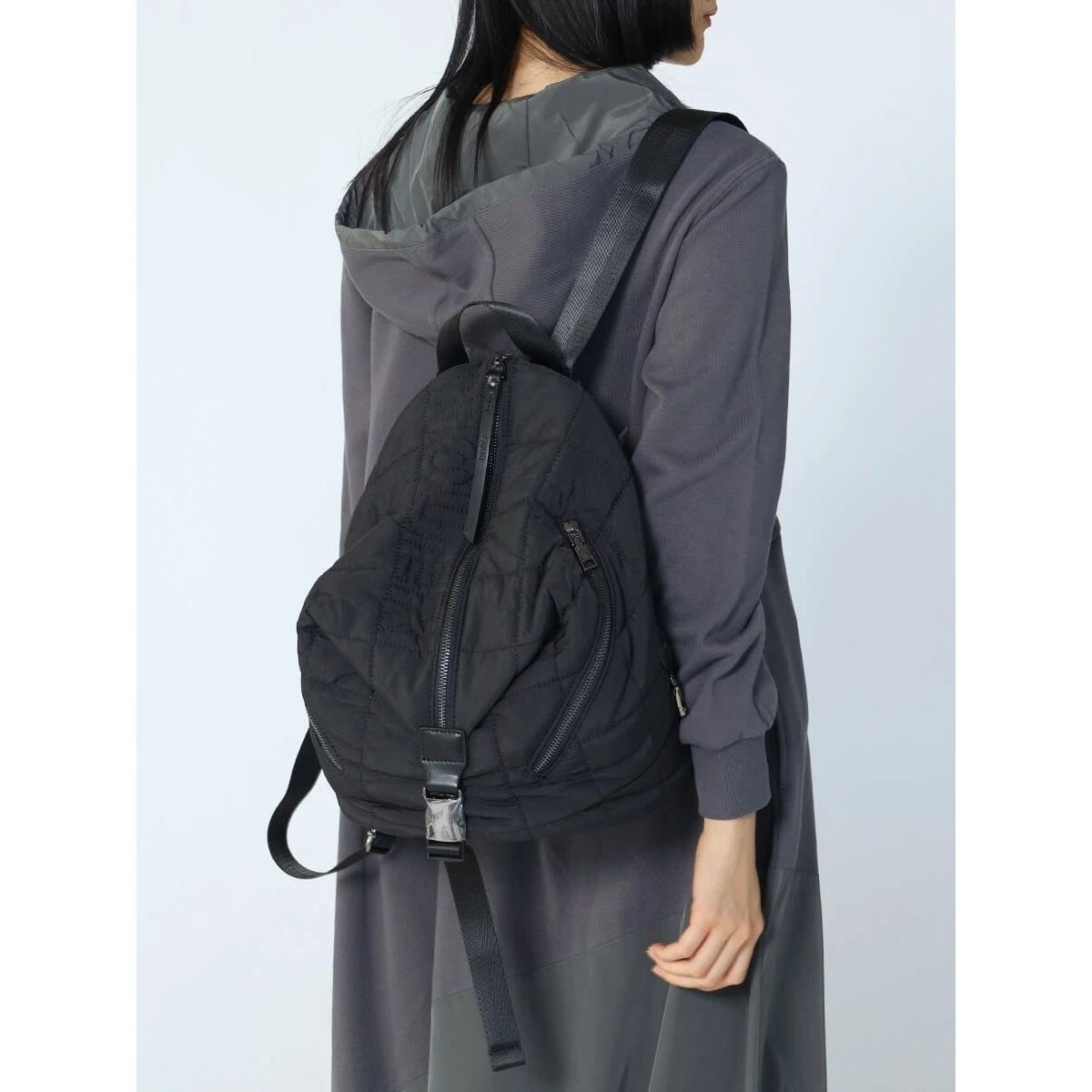 未使用✨️マリークワント　メタルナイロンデイジー　ボディバッグ　ブラック デイジーパッチライト ボディバッグ | マリークワント(MARY QUANT