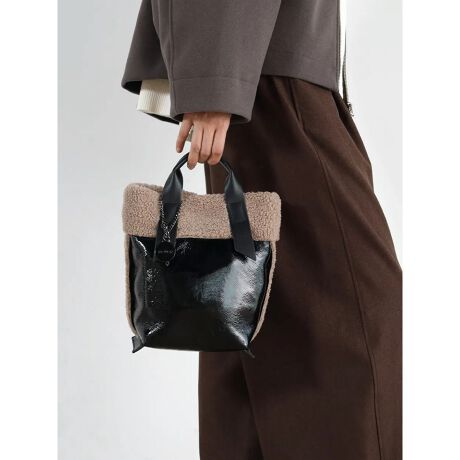 [^ԁF255100621]~̃X^COɌȂÂ݂~jg[gobOBV[YՂ̃{AfނɁAĉGigݍ킹ّfރRrl[VAGߊĂȂR[fBl[g̃ANZgɁB}bgȎ̃nhŜ̈ۂ߁AiȃoXɎdグĂ܂BɁAuhS̃Xgbv肰Ȃ|CgɁBRpNgȃTCYȂA|PbgtŎ[͂ɗDĂ̂|CgBfC[gɂ͂A~̂oX^Cɂ҂ȃACełB V[Y͂(255100597)(255100598)(255100599)Be摜́A̓₨g̃j^[ݒȀƖɂۂ̏iƐFقȂꍇ܂B ΉTCY@@@AirPodsFX}z(14~7cm)Fz FPET{g 500mlFA5 蒠F~A4 t@CF~m[gPC 15inchF~:26i㕔/j:27/17}`:12:17V_[xg:92`108{:340gV_[xg:80ge:7L