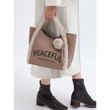 [^ԁF255100660]lC𔎂ĂPEACEFULg[gobOBGtH[gXȃVGbg_炩ȃ{AŉAGߊ̂ANZgvX܂BtFCNU[̃}bgȎ́AlJWAȃX^Cɂ}b`BV_[xgZbgȂ̂ŁA|E΂ߊ|ɂD݂prɍ킹Ăg܂BetŎAՂƎꂽ}`ŁAoKi͂Ǝ܂TCYȂ̂|CgBX^CÕANZgɂ҂̃ACełBBe摜́A̓₨g̃j^[ݒȀƖɂۂ̏iƐFقȂꍇ܂BΉTCY@@@AirPodsFX}z(14~7cm)Fz FPET{g 500mlFA5 蒠FA4 t@CF~m[gPC 15inchF~{́icmj:25(/>:35/27}`:11:28V_[xg:87~106t|[`icmj傫(a):7d{:436gV_[xg:75gt|[`:31ge:8L