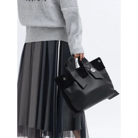 [^ԁF255100605]{Ả肪ACɃV[Y[h𐷂グĂg[gobOBՂ̃}`ŁAƎ[łTCYBɂ2̃I[v|PbgtĂAƐł܂BO\ȃV_[Xgbv́A2̑XgbvdlBV_[obOł̎gpA芴A₷QłB{ÃXibv{^𗯂߂΁AVGbg̃AWy߂閜\ACełBV[Y͂(255100606)Be摜́A̓₨g̃j^[ݒȀƖɂۂ̏iƐFقȂꍇ܂BΉTCY@@@AirPodsFX}z(14~7cm)Fz FPET{g 500mlFA5 蒠FA4 t@CF~m[gPC 15inchF~{́icmj:24(/):33/29}`:12:28V_[xg:96~110d{:483gV_[xg:127ge:8L