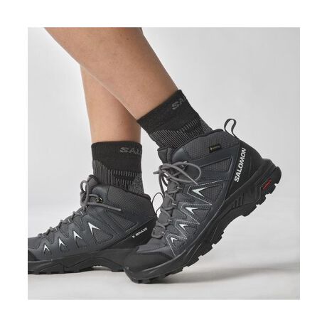 トレッキングシューズ