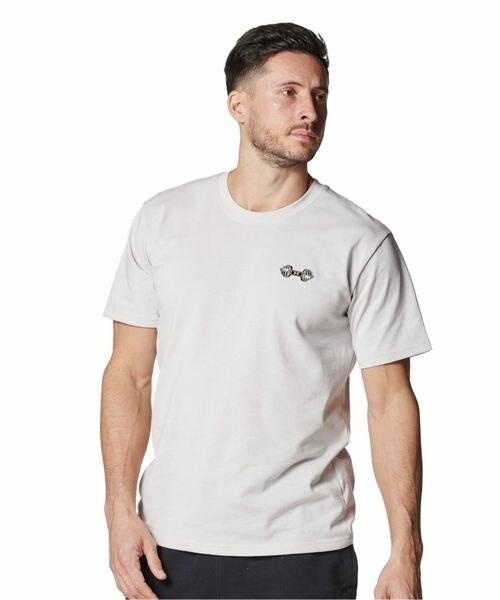 [}C]TVc UA HEAVYWEIGHT PATCH SHORT SLEEVE T-SHIRT/A_[A[}[iUNDER ARMOUR j Gray Matter ^ ^