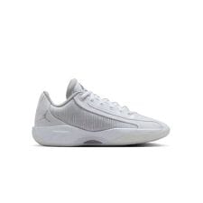 ジョーダンブランド(JORDAN BRAND)のバスケットシューズ ジョーダン .77 PF