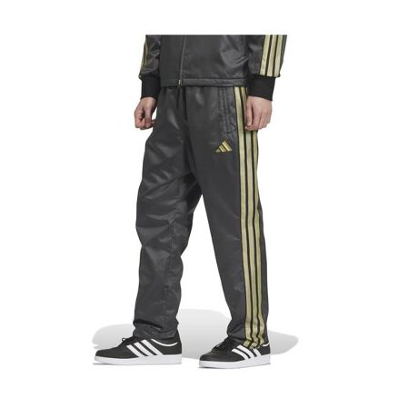 [^ԁF0002CW37501]Ƃґ򂪁A傫ȈႢ𐶂ށB炱A^bNȌ򊴂lڂ䂭X[XgCvXadidaspcBt@bVƋ@\˔ANC}EH[Mߊ𓦂āAghCȏԂL[v邩AptH[}XɏWłBK߂郁bV̗nBNC}EH[̕ۉ̍fނg߁AKȑ̉L[vBzɗDꂽ@ۂTbƉKɕۂB̂悢̑fނMێāAۉAbvB[J[iԁFCW375 KA1251