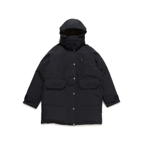 [^ԁF0289NDW9253402]1970NɓoꂵSerow Jacket̃fUCx[XɂAh_EWPbgB\nɂGORE-TEX PRODUCTS2wfނ̗pBn͔Ȃ₩ȃiCgpĂ܂B킽ɂ͈ꕔTCN_E̗pA_EL̃obtƌẙł܂BETChɑ^̃tbvt|PbgzuĎ[͂߂Ă܂Bt[h͎O\BD̑ϋvサAfUC̃ANZgɂȂA[^bNdlĂ܂BqbvBⒷ߂̒ŁAH~̃AEghAtB[h^E[X܂ŁA܂܂ȃV[Ŋ􂷂AE^[łB[J[iԁFNDW92534 K