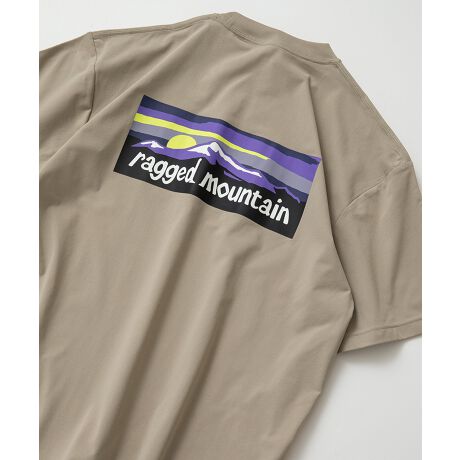 [^:205242008]EQUICK DRYizjESTRETCHiXgb`j@yʂŃhCȎ4WAYXgb`{fB̗pfzĊATTȎL[v钅SnǂTVcBcɂɂLтXgb`̍n͂铮ɑΉ܂BobNɃOtBbNvgTVcłByRAGGED MOUNTAINzAJ̃j[nvV[Bɂ1970NɃX^[gAEghAuhBANC}[̂߂ɃAJɂăApEMA̔Ă܂B{ł90N㔼00NɂāÃC|[gVbvZNgVbvɂĐlC𔎂Ă܂ǍcOȂuh͏ł܂B2024N{IWiŐVȃuhƂăX^[g܂BfUCETCYXybN{ɍĐ݌vAuhS{IWiɃAWBAEghAuhȂɂg₷fUCƉKȐ𑗂菕ƂȂ鍂@\LiQłB