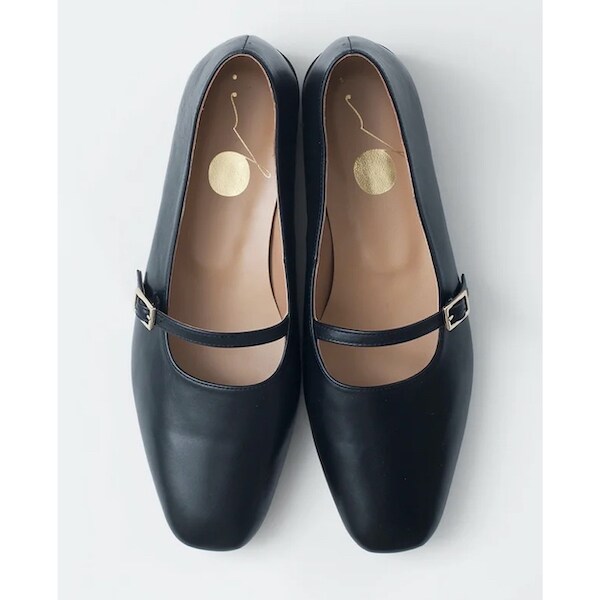 23cm-26cmスクエアトゥベルトストラップパンプス［ブラック