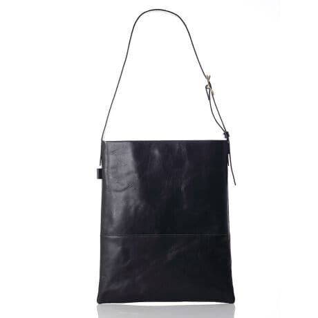 [^:25SS03B-16BL]yU[V_[obOi2WAYjzjpłg{vU[obOłBxg̒ł܂̂ŁAV_[obNA΂߂A莝ƂĂg܂BB4TCYm[gubNNNTCYB|PbgɂICJ[hAgr.̃J[hP[X܂Bʂ̓}`Ȃ̂ŁAƃX^CbVɃR[fBl[gł܂B̃U[ŃRCP[XAJ[hP[X܂BЕĂ܂Bbfށb{́FvށF100bTCYbc39cm33cmxgF3cmxg̒FŒZ56cm^Œ92.5cm|PbgFc9cm14cm