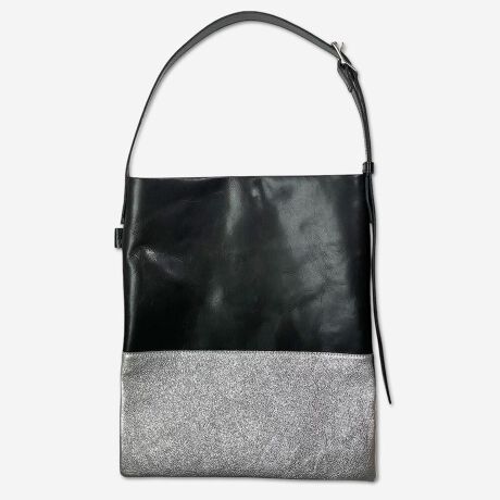 [^:25SS03B-16SV]yU[V_[obOi2WAYjzjpłg{vU[obOłBxg̒ł܂̂ŁAV_[obNA΂߂A莝ƂĂg܂BB4TCYm[gubNNNTCYB|PbgɂICJ[hAgr.̃J[hP[X܂Bʂ̓}`Ȃ̂ŁAƃX^CbVɃR[fBl[gł܂B̃U[ŃRCP[XAJ[hP[X܂BЕĂ܂Bbfށb{́Fv^V[vVHށF100bTCYbc39cm33cmxgF3cmxg̒FŒZ56cm^Œ92.5cm|PbgFc9cm14cm