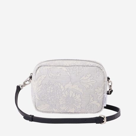 [^ԁFG5118532__]BIBURY FLOWER/oCu[t[CMXAoCu[̉ԁX炫ւCObVK[fC[WAK̂VgbNő_ȕkɕ`ʂuhIWĩt[vgłBMACKINTOSH LONDONł͏iȃ`[tuBIBURY FLOWER/oCu[t[vƏ̂V[Yɍ킹_ȃAWő؂ɎgpĂ܂BBIBURY FLOWEREEEN₩ȐF̉Ԃ炩}[S[h`[tłB_ȍ\}kȕ`ʂ1g[̔zFɂ\iŉ؂₩ȃp^[łBfސC^A FabricaЂɂăIWiō쐬BIBURY FLOWER̃WJ[hłBȂ̖c݁Al̐𑶕ɈoAVRfނ̓𐶂fނłBoCu[t[WK[h̃V_[obOłBi`ȕ̖Ȗ̐nFabricaЂŐDĂ܂BnƊvɂ͝H{Ă܂Bt@Xi[JB͎㝛̃iCnŁA|PbgPtĂ܂BX}[gtH~jzAnJ`Ȃǂ̏\ɓAV_[RO΃|[`ƂĂgp\BRƉ炵MtgɂœKłBñR[gAXJ[gAg[gobOA|[`WJĂ܂B̏i̓ICXgA菤iłB