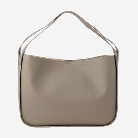 [^ԁFG1161600__]fށMACKINTOSH LONDON̂߂ɊJIWifނgpBɂ̂́Av̎xuICOṽoXBȃICɂ܂gAoNωłۂ܂B\ʂɂ͓݂₷TtBAmG{X̗pA㎿ƈ₷𗼗BɁA_炩dグ\tgU[ɂAʂ킸ĂłWF_XdlBȂ₩ȃh[vƖLȓAIEIt킸ʂȃV[ł̎gp\ɂ܂BfUC}`ʂĔΑ̃}`ւƌq\ŁAobOŜ̉׏dx݌vɁBɂO̐gɂ͗]vȕ⋭svƂȂAv{̎Rȃh[voNω_CNgɊy߂dlɂȂĂ܂Bg̃CtX^Cɓ݂Ȃ[܂鈤AviȂł̖͂͂łB^TOTE BAG NO.1͍L̂鉡h[vAc^TATE BAG NO.2̓V[vȏch[vۗAꂼقȂ\Ă܂B