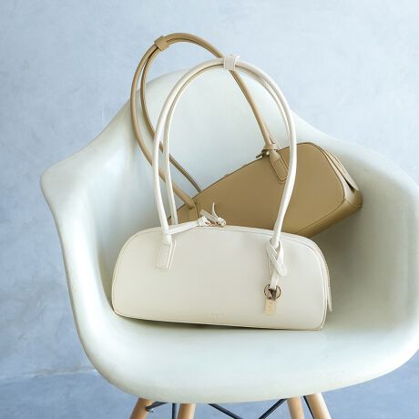 [^:UNG-54110B]gтɈNfUCgĥ鉡̃VGbgȂꂽlo{XgobO500ml̃ybg{gɓTCYB|X[YȒ߂̃nh|CgBt̃SL[`[͂̂܂܃obÕANZgƂĂApXP[XĎgp邱Ƃ\łBG̗ǂfފŃJWAɂꂢ߂ɂg₷ALV[Ŋ􂵂܂Bi̐F́ABeꏊ̂ȂǂɂFČꍇ܂B܂Aql̂gPCj^[ȂǂɂAFČꍇ܂B炩߂̏ゲB